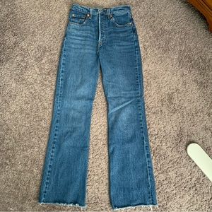 Levi’s Ribcage Boot Cutoff Jeans